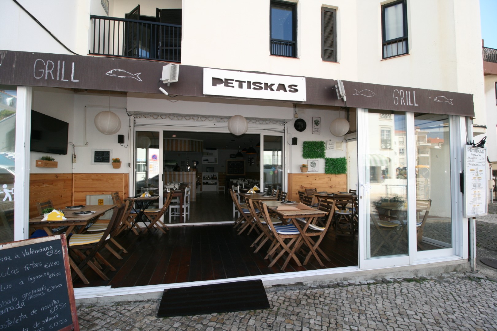 Petiskas Restaurante SnackBar Ericeira Market